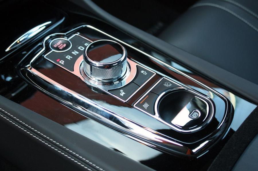  Jaguar XKR-S 2012 года  (фото 13 из 82)